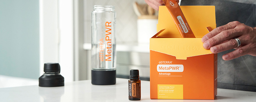 Box of Metapwr Advantage next to Metapwr Oil bottle.