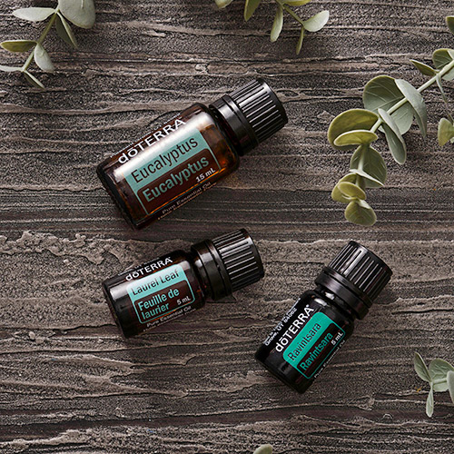 3 bouteilles d'huiles doTERRA sur une table.