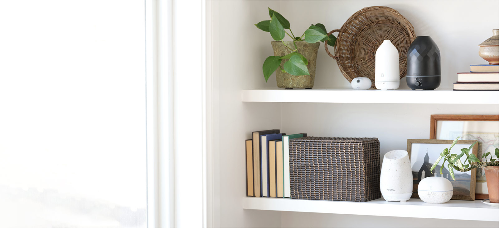 Multiples diffusers on two shelves