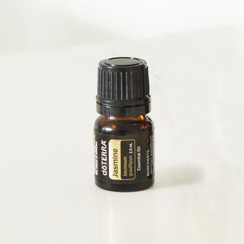 doTERRA Jasmine essential oil bottle. What are the benefits of Jasmine oil? Jasmine oil can promote a clear complexion, reduce the appearance of skin imperfections, promote relaxation, and can be useful for massage. 